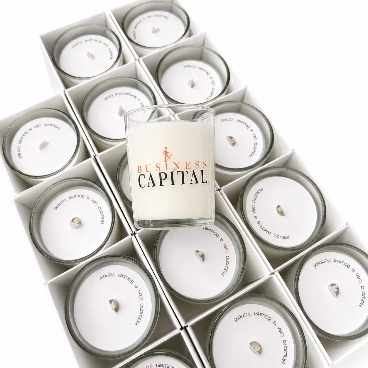 Брандирани ароматни свещи за Business Capital Серия ароматни свещи с брандиране Business Capital и персонализирани послания.